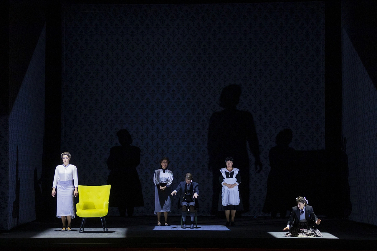 Chiara Maria Fiorani soprano italiano nel ruolo di Flora, opera The Turn of the screw al teatro verdi di Pisa.
