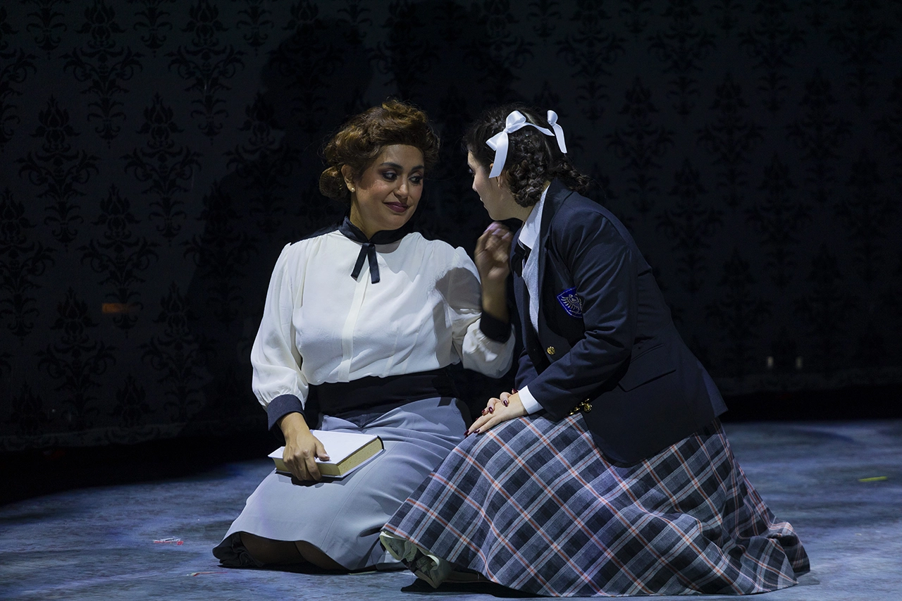 Chiara Maria Fiorani soprano italiano nel ruolo di Flora, opera The Turn of the screw al teatro verdi di Pisa.