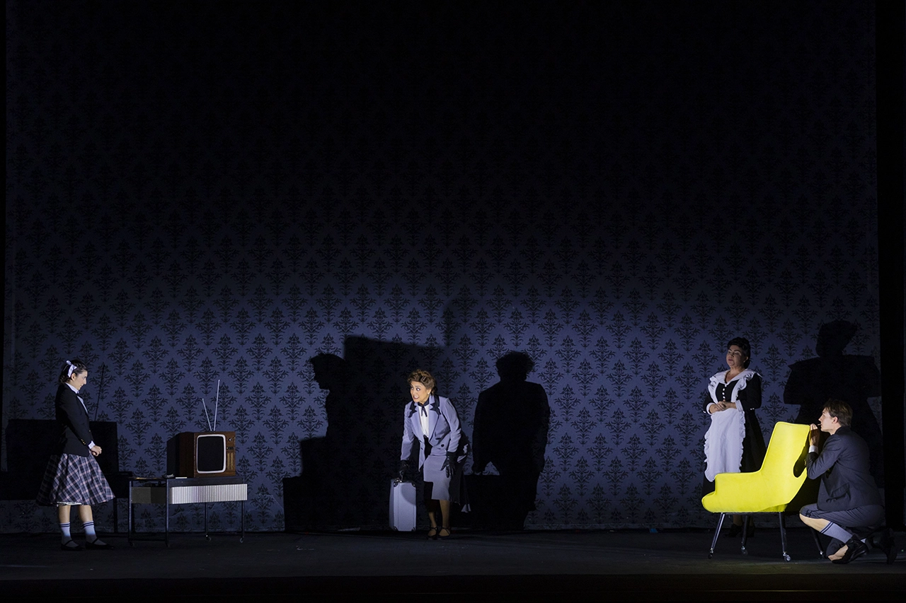 Chiara Maria Fiorani soprano italiano nel ruolo di Flora, opera The Turn of the screw al teatro verdi di Pisa.