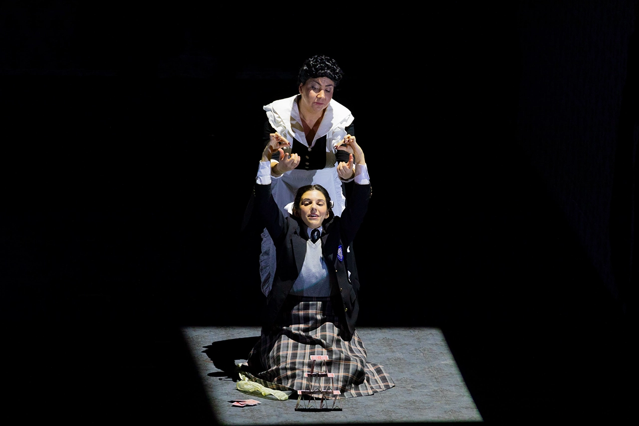 Chiara Maria Fiorani soprano italiano nel ruolo di Flora, opera The Turn of the screw al teatro verdi di Pisa.