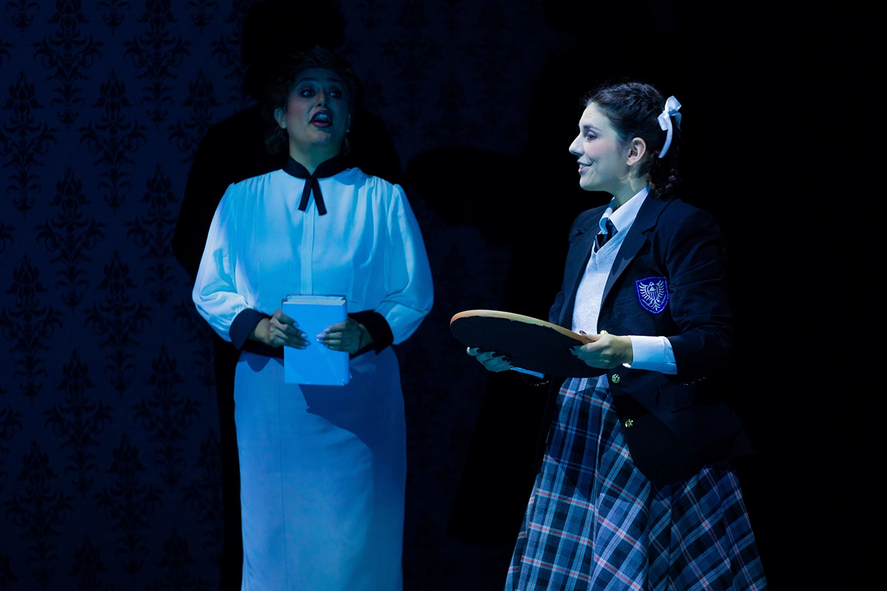 Chiara Maria Fiorani soprano italiano nel ruolo di Flora, opera The Turn of the screw al teatro verdi di Pisa.