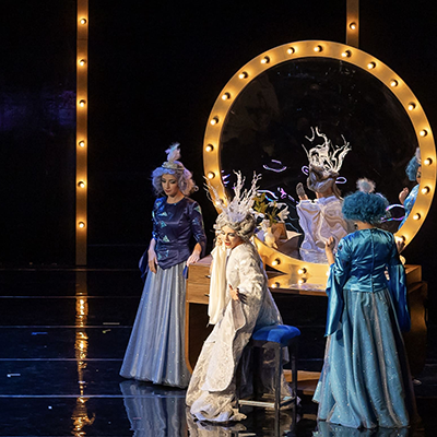 Il soprano Chiara Maria Fiorani del ruolo di Kodigin Der Nacht, nell'Opera Die Zauberflote, si esibisce al Sofia Opera And Ballet 8 Febbraio del 2025.