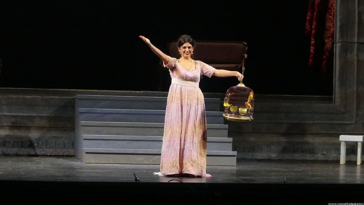 Il soprano Chiara Maria Fiorani nel ruolo di Berenice al teatro coccia di novara nel 2022
