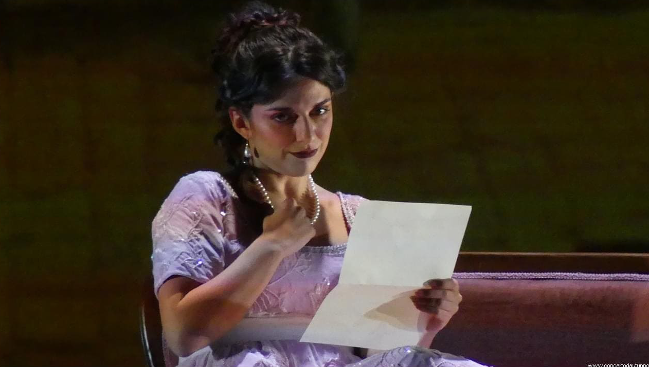 Il soprano Chiara Maria Fiorani nel ruolo di Berenice al teatro coccia di novara nel 2022