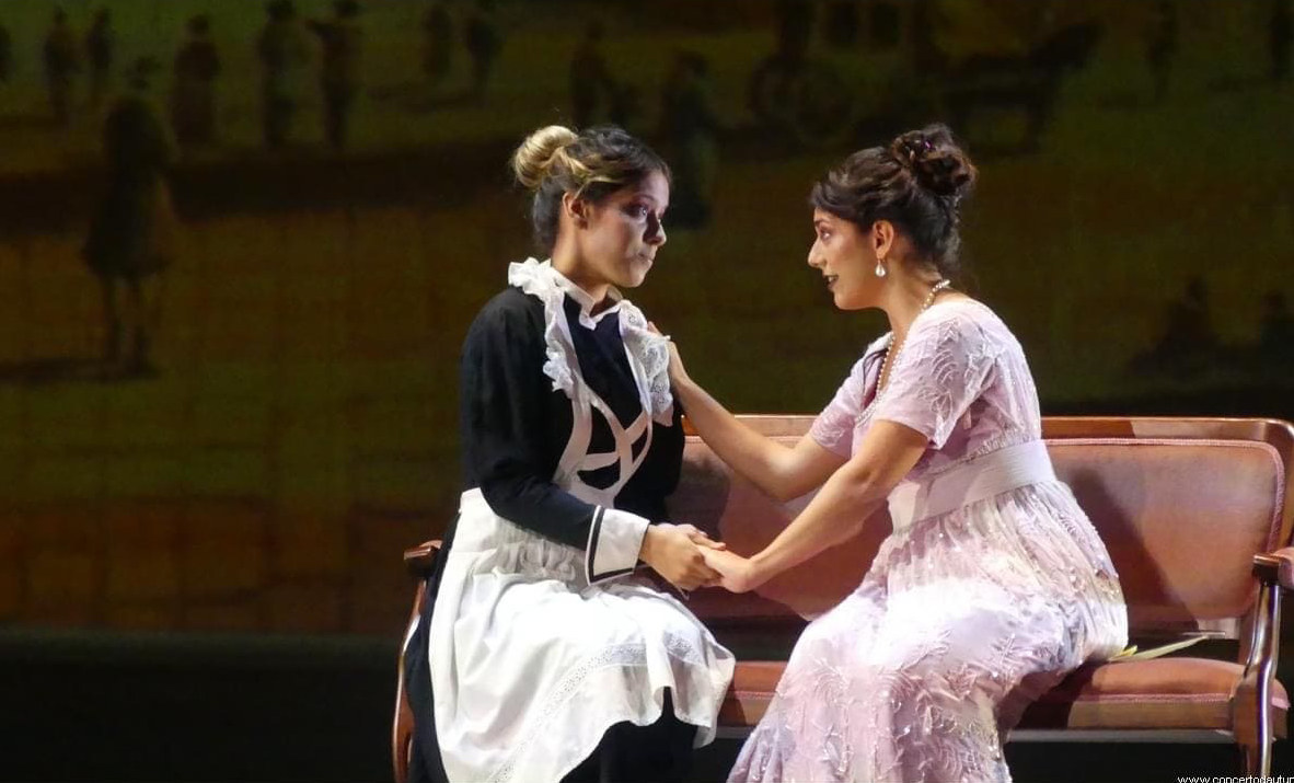 Il soprano Chiara Maria Fiorani nel ruolo di Berenice al teatro coccia di novara nel 2022